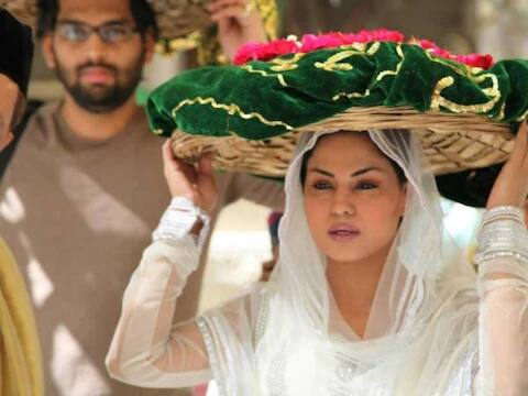 पाकिस्तानी अभिनेत्री विणा मलिक देखील अजमेर दर्गाला गेली होती.