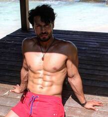 Tiger Shroff Pics: टायगर श्रॉफने शेअर केला पिंक शॉर्ट्सवरील फोटो, शर्टलेस टायगरचा हॉट लूक व्हायरल!