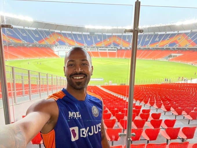 हार्दिक पांड्या म्हणाला की, जगातील सर्वात मोठ्या स्टेडियममध्ये प्रेक्षकांसमोर खेळण्यास आतूर आहे. सर्व खेळाडूंना ते खूप आवडले. स्टेडियम समजण्यास आम्हाला एक तास लागला. मला अभिमान आहे की हे स्टेडियम भारतात आहे. गुजरात क्रिकेट असोसिएशनचे मला आभार मानायचे आहेत.