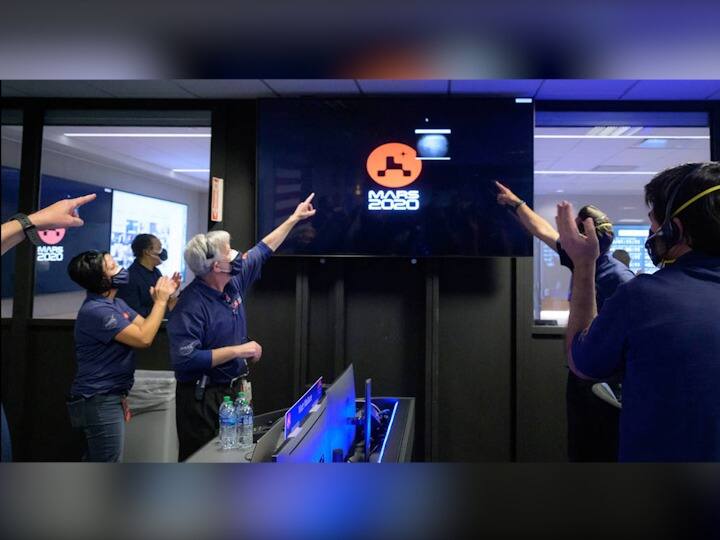 पृथ्वीप्रमाणेच मंगळावरही तीन अब्ज वर्षापूर्वी जीवसृष्टी असेल अशी शक्यता वर्तवण्यात येत असते. त्याचाच अभ्यास करण्यासाठी नासाने पर्सेव्हरन्स मार्स रोव्हर मंगळावर पाठवले आहे.