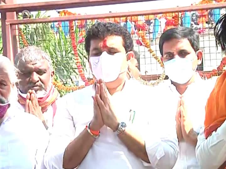 पूजा चव्हाण मृत्यूप्रकरणी वनमंत्री संजय राठोड यांनी पहिली प्रतिक्रिया दिली आहे. पूजा चव्हाण प्रकरणात अतिशय घाणेरडं राजकारण करण्यात आलं. 