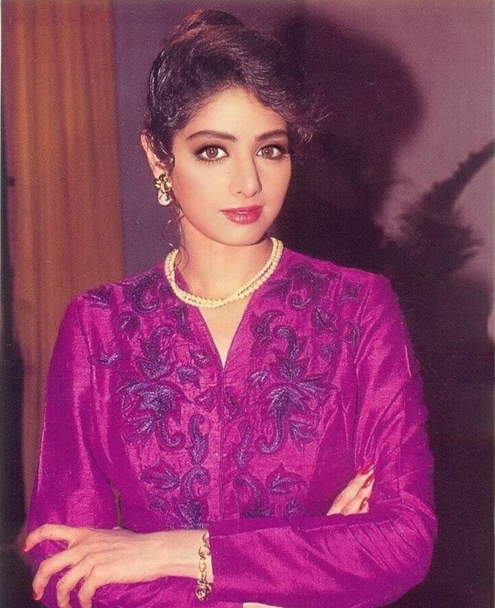 मिस्टर इंडिया, चालबाज, नगीनासोबत काही चित्रपट केल्यानंतर श्रीदेवीने काही कालावधीसाठी अभिनयातून ब्रेक घेतला. त्यानंतर 15 वर्षांनंतर इंग्लिश-विंग्लिश या चित्रपटातून श्रीदेवीने जोरदार कमबॅक केलं.