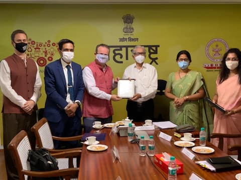 मराठीचा प्रचार, प्रसार करणाऱ्या मुंबईतील अमेरिकन महावाणिज्यदूतांचा गौरव मराठीचा प्रचार, प्रसार करणाऱ्या मुंबईतील अमेरिकन महावाणिज्यदूतांचा गौरव