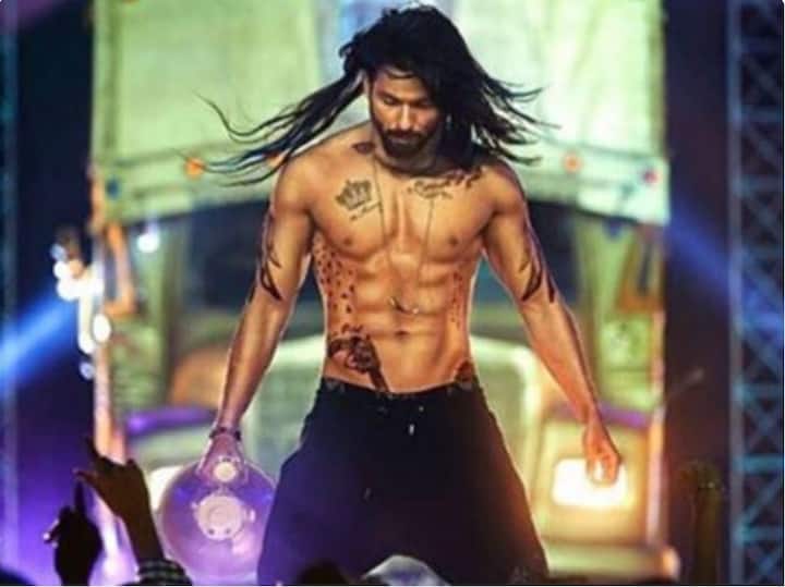 2016 साली आलेल्या उडता पंजाब सिनेमाता त्याने एका गायकाची भूमिका निभावली. या सिनेमासाठी शाहितला बेस्ट अॅक्टरचा फिल्मफेयर क्रिटिक पुरस्कार मिळाला होता.