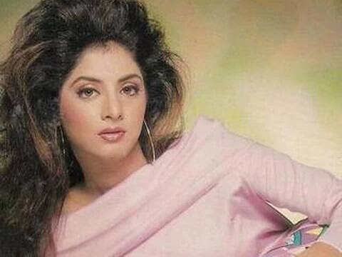 मीडिया रिपोर्टनुसार, दिव्य भारतीची ही प्रगती पाहून अन्य नायिका देखील घाबरल्या होत्या. दिव्याने काही महिन्यांत अनेक सिनेमे साईन केले होते. 1992 मध्ये तिचे 10 चित्रपट प्रदर्शित झाले. त्यानंतर 1993 आला.