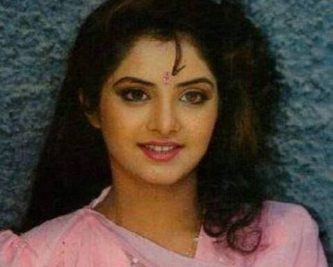 दिव्याचा पहिला बॉलिवूड चित्रपट 1992 मध्ये प्रदर्शित झाला आणि दुसर्या वर्षी 1993 मध्ये तिच्या रहस्यमय मृत्यूने लोकांना हादरवून टाकले. पण तिच्या केवळ एका वर्षाच्या कारकीर्दीमुळेच ती सुपरस्टार झाली. जरी बॉलिवूडपूर्वी दिव्या साऊथ सिनेमात काम करत होती, पण हिंदी फिल्म इंडस्ट्रीमुळे तिला वेगळी ओळख मिळाली.