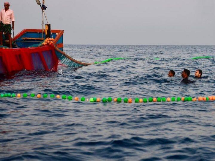 राहुल गांधींनी मासेमाऱ्यांना सांगितलं की त्यांचा काँग्रेस पक्ष हा विधानसभा निवडणुकांमध्ये मासेमाऱ्यांसाठी घोषणापत्रात मुद्दा समाविष्ट करेल.