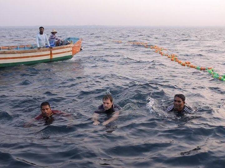 मासेमाऱ्य़ांना येणाऱ्या अ़चणींवर काँग्रेस नक्की मदत करेल आणि निवडणुकीदरम्यानच्या घोषणापत्रात या मुद्द्याचा आवर्जून समावेश करेल असं आश्वासन राहुल यांनी मासेमाऱ्यांना दिलं.