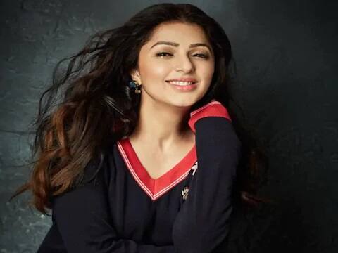 भूमिका चावला(Bhumika Chawla) - तेरे नाम चित्रपट सलमान खानच्या कारकीर्दीत खूप खास मानला जाता. सलमानची कारकीर्दीचा आलेख जेव्हा उतरत होता, तेव्हा तेरे नाम या चित्रपटाने त्याला खूप मदत केली. चित्रपटाच्या चाहत्यांना सलमानची कथा, गाणी आणि शैली खूप आवडली. या सिनेमात बॉलिवूडचा नवा चेहरा असलेल्या भूमिक चावलाने आपल्या साधेपणाने सर्वांना चित्रपटात मोहित केले. पण बॉलिवूडमध्ये भूमिकाचे करिअर कधीच वेग पकडू शकले नाही.