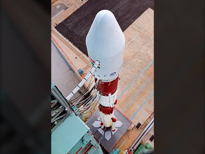 PSLV-C51 हे PSLV चे 53 वे मिशन आहे. या माध्यमातून ब्राझीलचा अॅमेझोनिया - 1उपग्रहही अंतराळात पाठवला जाणार आहे. अॅमेझोनिया -1 प्रायमरी सॅटलाईट आहे. तसेच अन्य 18 उपग्रह देखील प्रक्षेपित करण्यात आले आहे. त्यापैकी किडझ इंडियाने एक उपग्रह तयार केला आहे. (Credit - ISRO twitter)