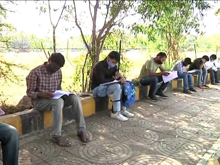 Nagpur Corona Case study centres libraries district closed till March 7 students forced study on streets नागपूर जिल्ह्यातील सर्व अभ्यासिका, वाचनालय 7 मार्चपर्यंत बंद; विद्यार्थ्यांवर रस्त्यावर बसून अभ्यास करण्याची वेळ