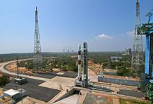 PHOTO : भगवद् गीतेसह पंतप्रधान मोदींचे छायाचित्रही अंतराळात झेपावले, 19 उपग्रहांचं अंतराळ अभियान यशस्वी