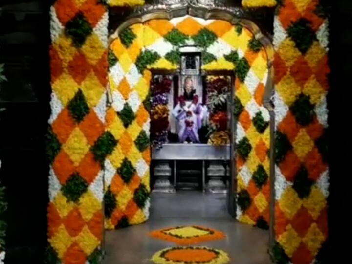 आज माघ द्वितीय - तृतीया असून मंदिर समितीने या भाविकांस या सजावटीला परवानगी दिली.