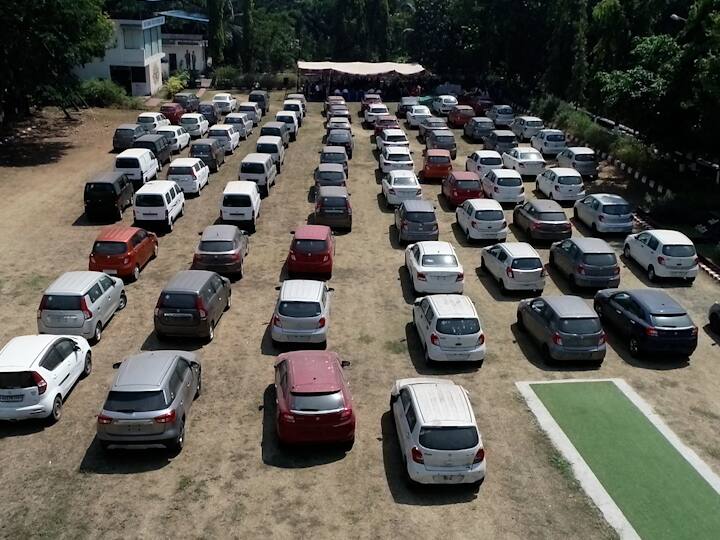 BS4 इंजिनच्या गाड्या बनावट कागदपत्रांच्या सहाय्याने विकणारी टोळी गजाआड; 151 गाड्या जप्त The gang sells vehicles with BS4 engines with the help fake documents Arrested by Navi Mumbai Crime Branch BS4 इंजिनच्या गाड्या बनावट कागदपत्रांच्या सहाय्याने विकणारी टोळी गजाआड; 151 गाड्या जप्त