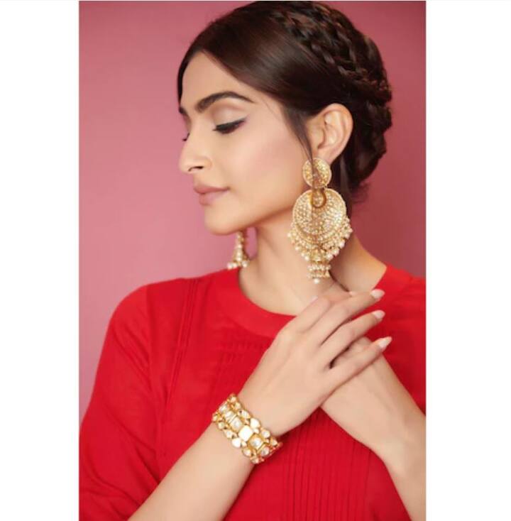 सोनम कपूरचा हा लूक वेडिंग सीझनसाठी परफेक्ट आहे. 