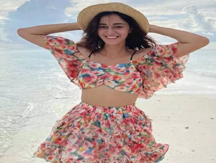 अभिनेत्रीचे फोटो पाहून चाहते प्रतिक्रिया देत आहेत. आतापर्यंत अनन्याच्या या फोटोंवर लाखो कमेंट्स आल्या असून लाईक्सचाही पाऊस पडला आहे.