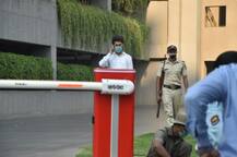 Bollywood Celeb IT Raid: अनुरागच्या घरातून फिल्मी स्टाईलमध्ये आयकर अधिकारी बाहेर, समोर आले फोटो