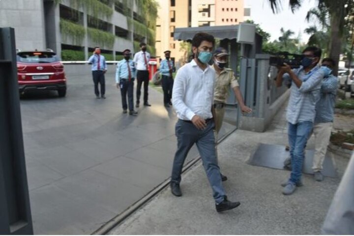 टॅक्स चोरीच्या रकमेचं वाटप कसं झालं? यातून काय काय खरेदी करण्यात आलं किंवा मनी लॉण्ड्रिंगसाठी ही रक्कम परदेशात तर पाठवली गेली का? याची माहिती आयकर विभाग घेत आहे.