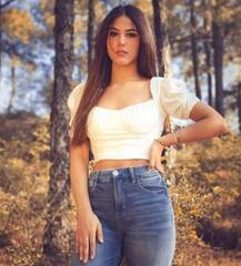 PHOTO | सेम टू सेम... मिका सिंहने शोधली सनी लिओनीची डुप्लिकेट!