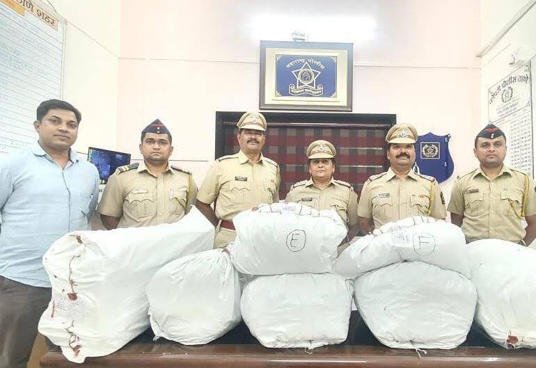 44 kg of cannabis seized in Thane ठाण्यात 44 किलो गांजा हस्तगत, आरोपी गांजा टाकून फरार