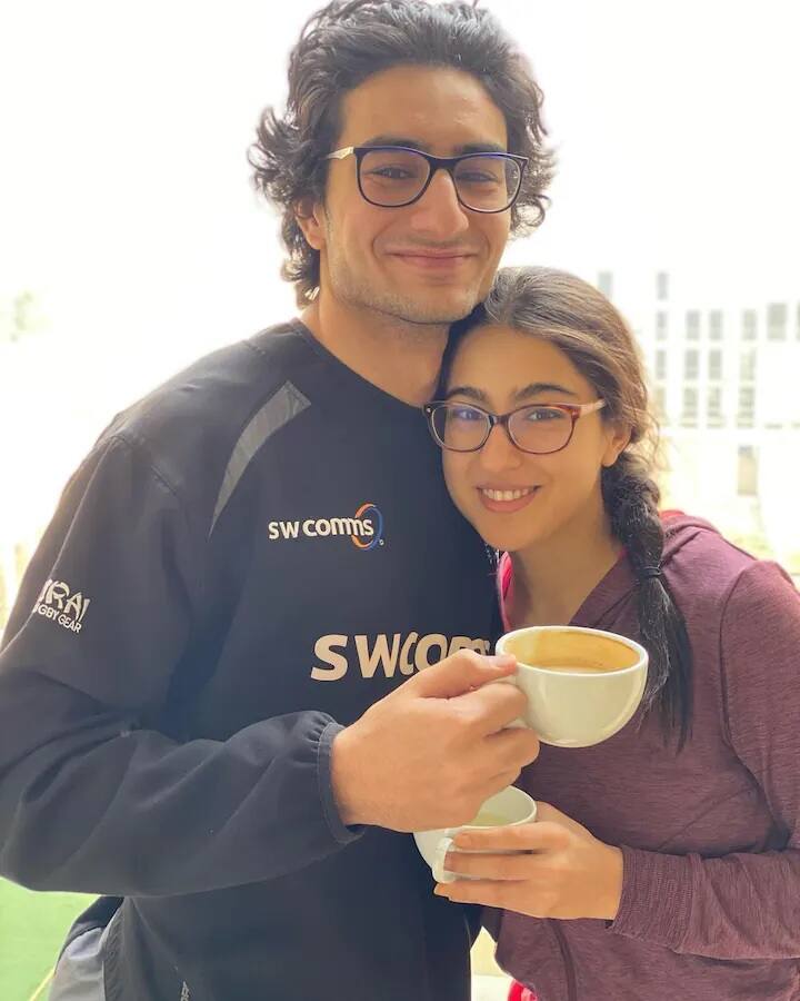 सारा आणि इब्राहिम या दोघांमध्येही असणारं भावा- बहिणीचं नातं हे कायमच इतरांना हेवा वाटण्याजोगं आहे.