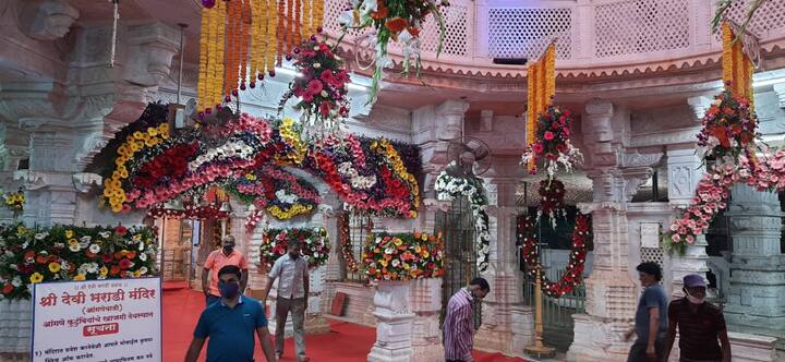 दरवर्षी ही यात्रा तीन दिवस भरते. मात्र यावर्षी कोरोनामुळे भाविकांना मंदिरात जाण्यास मज्जाव केला आहे. 