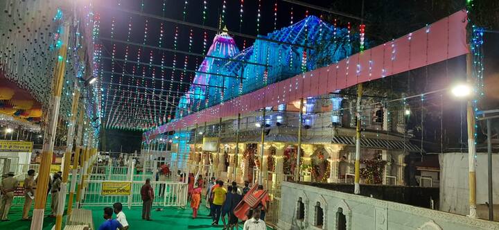 आंगणेवाडी यात्रा फक्त आंगणे कुटुंबियांसाठी मर्यादित आहे. अन्य कोणालाही यात्रेत प्रवेश नाही. 