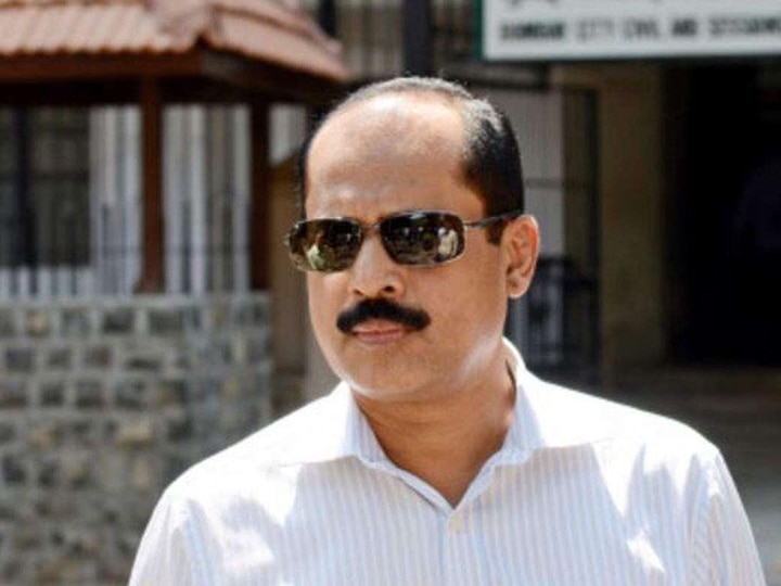 know about Sachin Waze Mumbai Police Encounter specialist close to Shiv Sena एन्काऊंटर स्पेशालिस्ट सचिन वाझे पुन्हा चर्चेत, 63 एन्काऊंटर, महत्वाच्या प्रकरणांमध्ये नाव, शिवसेनेशी जवळीक!