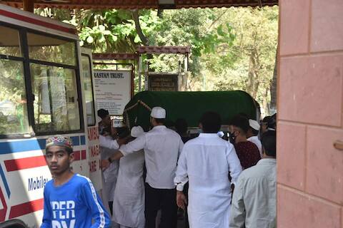 गौहरच्या लग्नानंतर काहीच दिवसांत त्यांना रूग्णालयात भरती करण्यात आले होते.