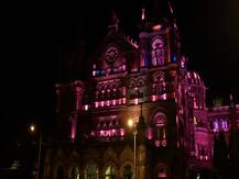 Happy Womens Day 2021 :  महिला दिनानिमित्त वेगवेगळ्या वास्तूंना गुलाबी रंगाच्या रोषणाईचा साज, पाहा फोटो