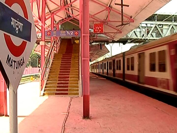 ज्यात संपूर्ण स्थानक गुलाबी रंगात न्हाऊन गेलं आहे. 