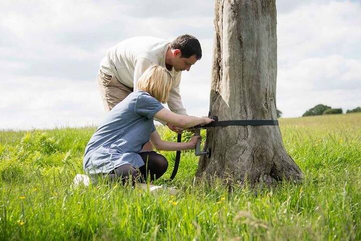 ਦਰਖੱਤ ਨੂੰ ਕੋਈ ਨੁਕਸਾਨ ਪਹੁੰਚਾਏ ਬਿਨਾ ਇਹ ਪੌੜੀ ਕਿਸੇ ਵੀ ਦਰਖੱਤ ਉੱਤੇ ਫਿੱਟ ਕੀਤੀ ਜਾ ਸਕਦੀ ਹੈ। ਉਹ ਵੀ ਸਿਰਫ 30 ਮਿੰਟ ਵਿੱਚ ਹੈ ਨਾ ਕਮਾਲ ਦੀ ਗੱਲ। ਹੁਣ ਪਿਕਨਿਕ ਧਰਤੀ ਉੱਤੇ ਨਹੀਂ ਬਲਕਿ ਦਰਖੱਤਾਂ ਉੱਤੇ ਚੜ੍ਹ ਕੇ ਮਨਾਓ। ਕਿਸੇ ਵੀ ਫੈਮਿਲੀ ਜਾਂ ਹੋਰ ਪਾਰਟੀ ਲਈ ਇਹ ਪੌੜੀ ਤੁਹਾਡੇ ਰੋਮਾਂਚ ਨੂੰ ਵਧਾ ਦੇਵੇਗੀ।