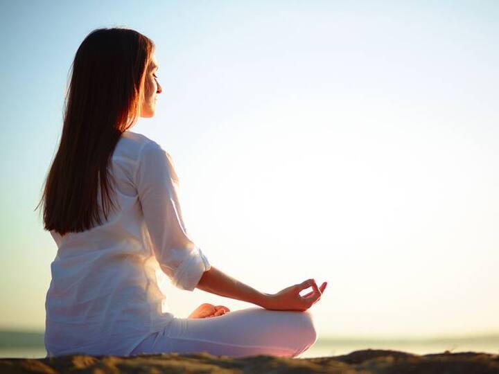 ਯੋਗਾ ਦੀਆਂ ਘਰ ਹੀ ਹਲਕੀ-ਫੁਲਕੀ ਕ੍ਰਿਆ ਕਰਕੇ ਫਿੱਟ ਰਿਹਾ ਜਾ ਸਕਦਾ ਹੈ। 