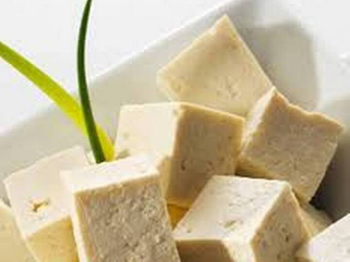 ਕੈਲਸ਼ੀਅਮ ਦੀ ਕਮੀ ਦੂਰ ਕਰਨ ਲਈ ਸੋਇਆਬੀਨ ਦਾ ਵੀ ਸੇਵਨ ਕਰ ਸਕਦੇ ਹੋ। ਸੋਇਆ ਮਿਲਕ ਜਾਂ ਸੋਇਆ ਪਨੀਰ ਕੈਲਸ਼ੀਅਮ ਦੀ ਚੰਗਾ ਸ੍ਰੋਤ ਹੈ। 