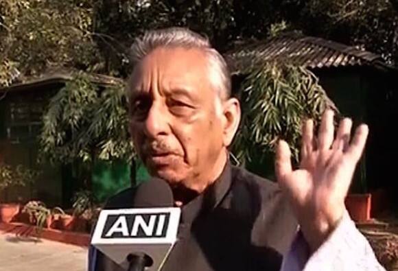 ਮੋਦੀ ਦੇ ਸਵਾਲ 'ਤੇ ਫਿਰ ਭੜਕੇ ਅਈਅਰ, ਪੱਤਰਕਾਰ 'ਤੇ ਚੁੱਕਿਆ ਹੱਥ manishankar aiyar loses cool at media over queries on modi remarks ਮੋਦੀ ਦੇ ਸਵਾਲ 'ਤੇ ਫਿਰ ਭੜਕੇ ਅਈਅਰ, ਪੱਤਰਕਾਰ 'ਤੇ ਚੁੱਕਿਆ ਹੱਥ