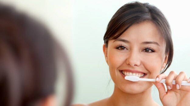 The serious truth about how not brushing your teeth can lead to cancer Shocking!  સવારે બ્રશ ન કરવાથી થઇ શકે છે આંતરડાનું કેન્સર, અભ્યાસમાં થયો ખુલાસો