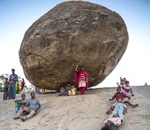 IN PICS: ਰਹੱਸਮਈ ਤਰੀਕੇ ਨਾਲ ਅਟਕਿਆ 2 ਲੱਖ ਕਿੱਲੋ ਦਾ ਪੱਥਰ