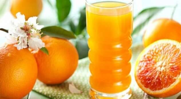 6. ਔਰੇਂਜ ਜੂਸ: ਇਸ ‘ਚ ਫਾਈਬਰ ਦੀ ਮਾਤਰਾ ਘੱਟ ਤੇ ਕੈਲਰੀ ਵੱਧ ਹੁੰਦੀ ਹੈ। ਇਸ ਨੂੰ ਪੀਣ ਨਾਲ ਵਜ਼ਨ ਘੱਟ ਨਹੀਂ ਹੁੰਦਾ ਹੈ।