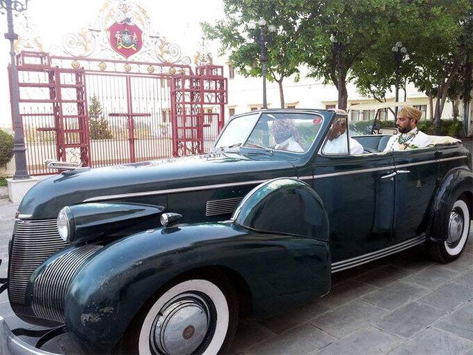 ਕਾਰਾਂ ਵਿੱਚ ਰਾਇਲ ਰੋਇਸ ਦੇ ਨਾਲ ਵਿੰਟਜ਼ ਕਾਰ ਫੈਂਟਮ ਵੀ ਸ਼ਾਮਿਲ ਹੈ। ।