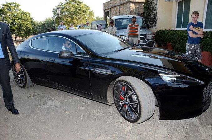 ਕਾਰਾਂ ਵਿੱਚ ਰਾਇਲ ਰੋਇਸ ਦੇ ਨਾਲ ਵਿੰਟਜ਼ ਕਾਰ ਫੈਂਟਮ ਵੀ ਸ਼ਾਮਿਲ ਹੈ। ।