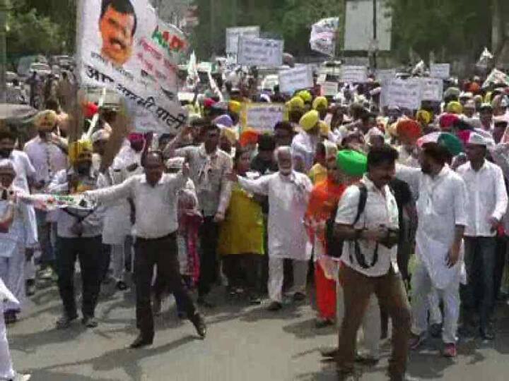 ਇਸ ਮੌਕੇ ਆਮ ਆਦਮੀ ਪਾਰਟੀ ਦੇ ਲੀਡਰਾਂ ਨੇ ਪੰਜਾਬ ਕਾਂਗਰਸ ਦੀ ਨਵੀਂ ਇੰਚਾਰਜ ਆਸ਼ਾ ਕੁਮਾਰੀ ਖ਼ਿਲਾਫ ਵੀ ਨਾਅਰੇਬਾਜ਼ੀਕੀਤੀ। ਉਨ੍ਹਾਂ ਕਿਹਾ ਕਿ ਜਿਸ ਦਾ ਨਾਂ ਪਹਿਲਾਂ ਹੀ ਜ਼ਮੀਨ ਘਪਲੇ ‘ਚ ਬੋਲ ਰਿਹਾ ਹੈ, ਉਹ ਪੰਜਾਬ ਦਾ ਕੀ ਭਲਾ ਕਰਨਗੇ।