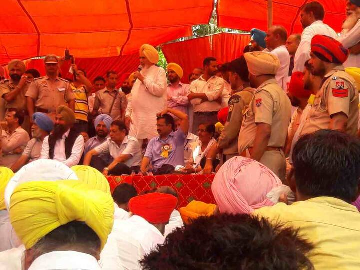 ਐਤਵਾਰ ਨੂੰ ਅੰਮ੍ਰਿਤਸਰ ਵਿੱਚ ਨੌਜਵਾਨਾਂ ਲਈ ਚੋਣ ਮੈਨੀਫੈਸਟੋ ਜਾਰੀ ਕਰਕੇ ਅੱਜ ਉਹ ਗੁਰਦਾਸਪੁਰ ਪਹੁੰਚੇ।
