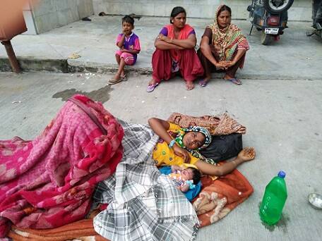 ਸ਼ਰਮਨਾਕ: ਹਸਪਤਾਲ ਨੇ ਦਾਖਲ ਨਾ ਕੀਤਾ, ਸੜਕ 'ਤੇ ਜੰਮੀ ਬੱਚੀ