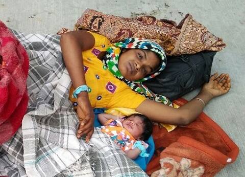 ਸ਼ਰਮਨਾਕ: ਹਸਪਤਾਲ ਨੇ ਦਾਖਲ ਨਾ ਕੀਤਾ, ਸੜਕ 'ਤੇ ਜੰਮੀ ਬੱਚੀ