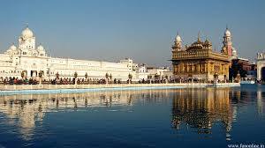 ਸ੍ਰੀ ਹਰਿਮੰਦਰ ਸਾਹਿਬ ਦੇ ਆਲੇ-ਦੁਆਲੇ ਪ੍ਰਦੂਸ਼ਣ ਕਾਰਨ ਮੁੱਖ ਇਮਾਰਤ ’ਤੇ ਲੱਗੇ ਸੋਨੇ ਅਤੇ ਪੱਥਰ ਦਾ ਰੰਗ ਪ੍ਰਭਾਵਿਤ ਹੋ ਰਿਹਾ ਹੈ। 
