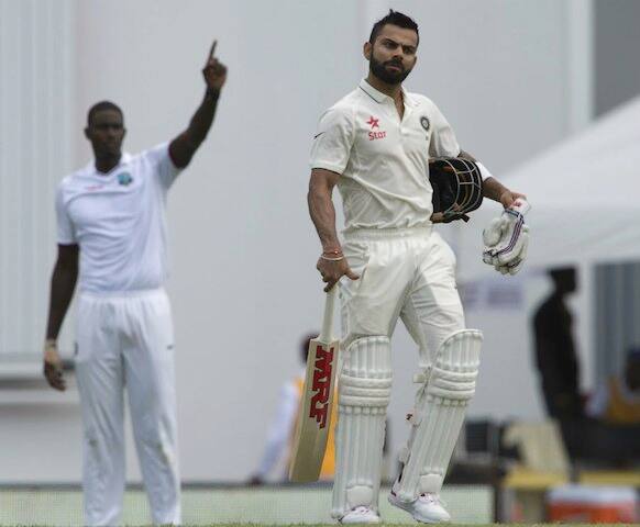 ਕਪਤਾਨ ਵਿਰਾਟ ਕੋਹਲੀ ਨੇ ਜਲਦੀ ਆਪਣੇ 150 ਰਨ ਪੂਰੇ ਕਰ ਲਏ। ਵਿਰਾਟ ਨੇ 208 ਗੇਂਦਾਂ 'ਤੇ 150 ਰਨ ਪੂਰੇ ਕੀਤੇ। ਇਸੇ ਦੌਰਾਨ ਲੰਚ ਹੋਇਆ ਅਤੇ ਲੰਚ ਤੋਂ ਠੀਕ ਪਹਿਲਾਂ ਵਿਰਾਟ ਕੋਹਲੀ ਨੇ ਆਪਣੇ ਦੋਹਰਾ ਸੈਂਕੜਾ ਪੂਰਾ ਕੀਤਾ। ਵਿਰਾਟ ਨੇ 281 ਗੇਂਦਾਂ 'ਤੇ ਦੋਹਰਾ ਸੈਂਕੜਾ ਜੜਿਆ। 