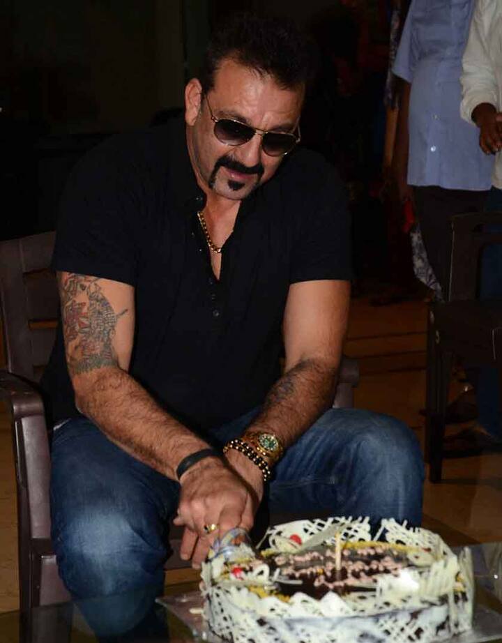 ਸੰਜੇ ਨੇ ਮੀਡੀਆ ਨੂੰ ਦੱਸਿਆ ਕਿ ਅੱਜ ਇਸ ਖਾਸ ਦਿਨ 'ਤੇ ਉਹ ਆਪਣੇ ਮਾਤਾ-ਪਿਤਾ ਨੂੰ ਯਾਦ ਕਰ ਰਹੇ ਹਨ।