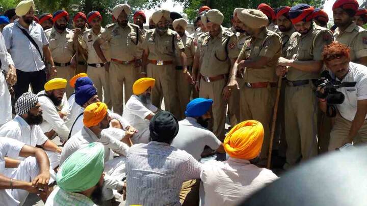 ਬਾਅਦ ਵਿੱਚ ਉਨ੍ਹਾਂ ਨੂੰ ਹਰੀਕੇ ਹੈੱਡ ਵਰਕਸ ਤੋਂ ਪਹਿਲਾਂ ਹੀ ਹਿਰਾਸਤ ਵਿੱਚ ਲੈ ਲਿਆ।