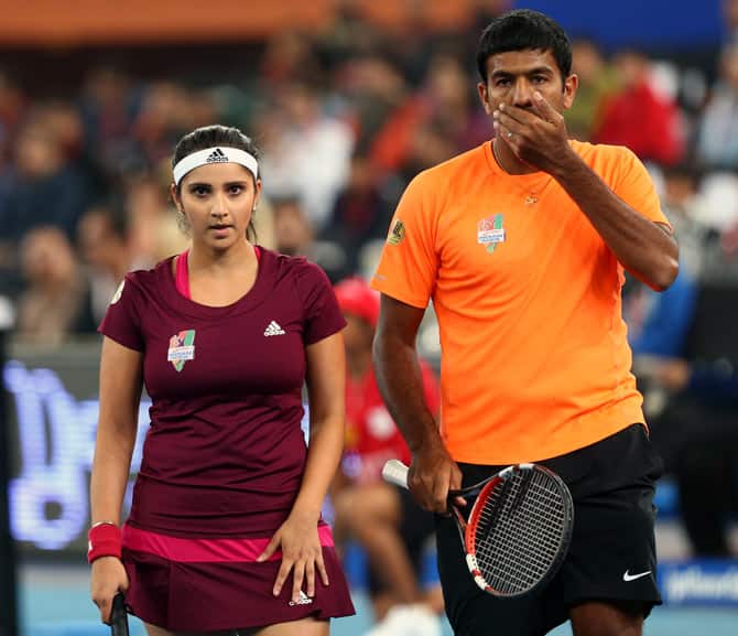 Tennis : ਟੈਨਿਸ 'ਚ ਭਾਰਤ ਦੀ ਸਾਨੀਆ ਮਿਰਜ਼ਾ ਅਤੇ ਰੋਹਨ ਬੋਪੰਨਾ ਦੀ ਜੋਡੀ ਨੇ ਮਿਲਕੇ ਭਾਰਤ ਨੂੰ ਪਹਿਲੀ ਕਾਮਯਾਬੀ ਹਾਸਿਲ ਕਰਵਾਈ ਹੈ। ਦੋਨਾ ਨੇ ਮਿਲਕੇ ਆਪਣਾ ਮਿਕਸਡ ਡਲਬਸ ਮੁਕਾਬਲਾ ਜਿੱਤ ਕੇ ਕੁਆਟਰਫਾਈਨਲ ਮੈਚ 'ਚ ਐਂਟਰੀ ਕਰ ਲਈ ਹੈ। 