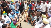 ਸੁਖਬੀਰ ਖਿਲਾਫ \'ਆਪ\', ਕਾਂਗਰਸ ਤੇ ਅਕਾਲੀ ਵਿਧਾਇਕ ਇੱਕਜੁੱਟ, ਪੁਲਿਸ ਨੇ ਚੁੱਕੇ